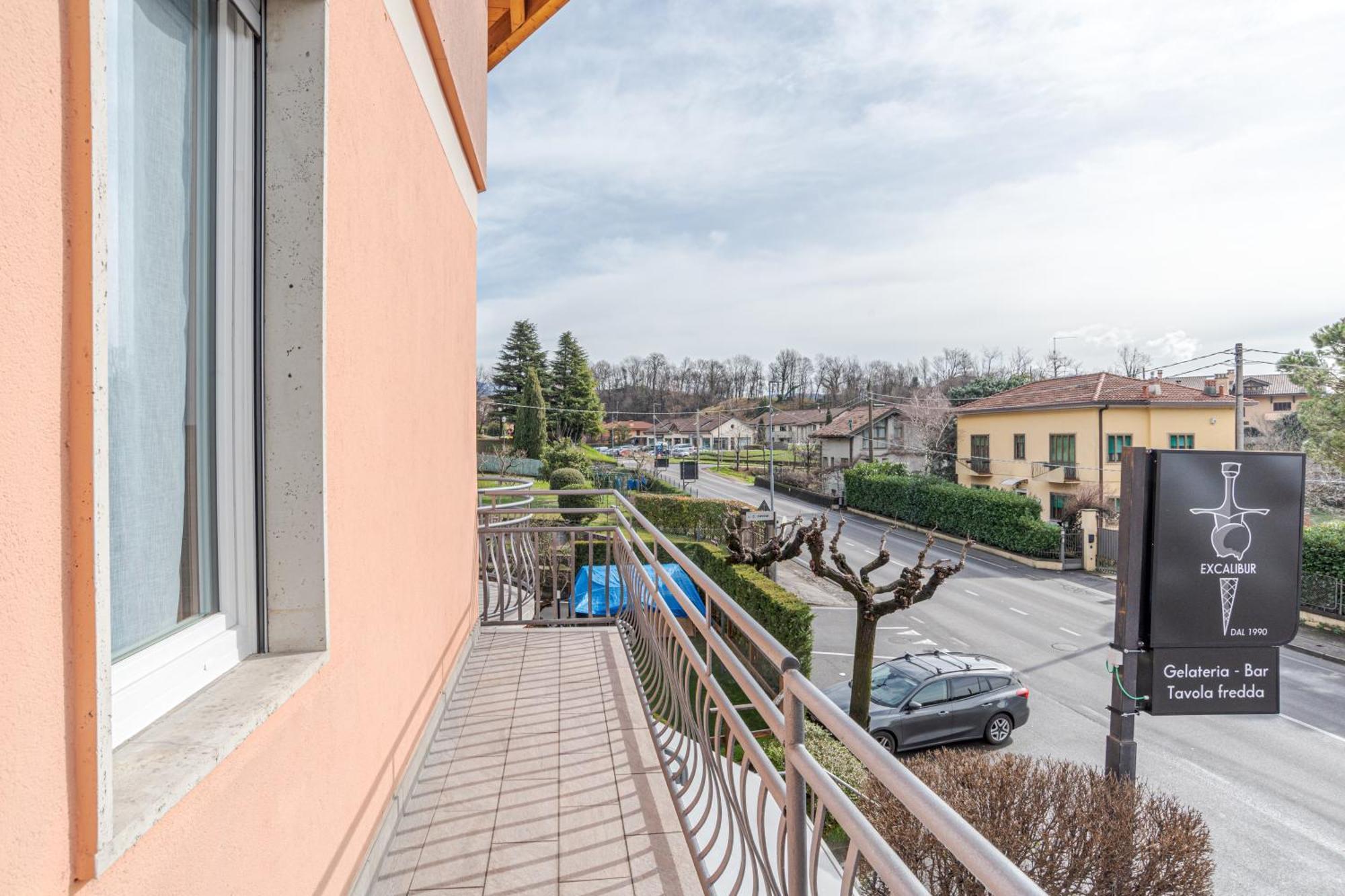 Apartment Roomy And Bright With Terrace! *