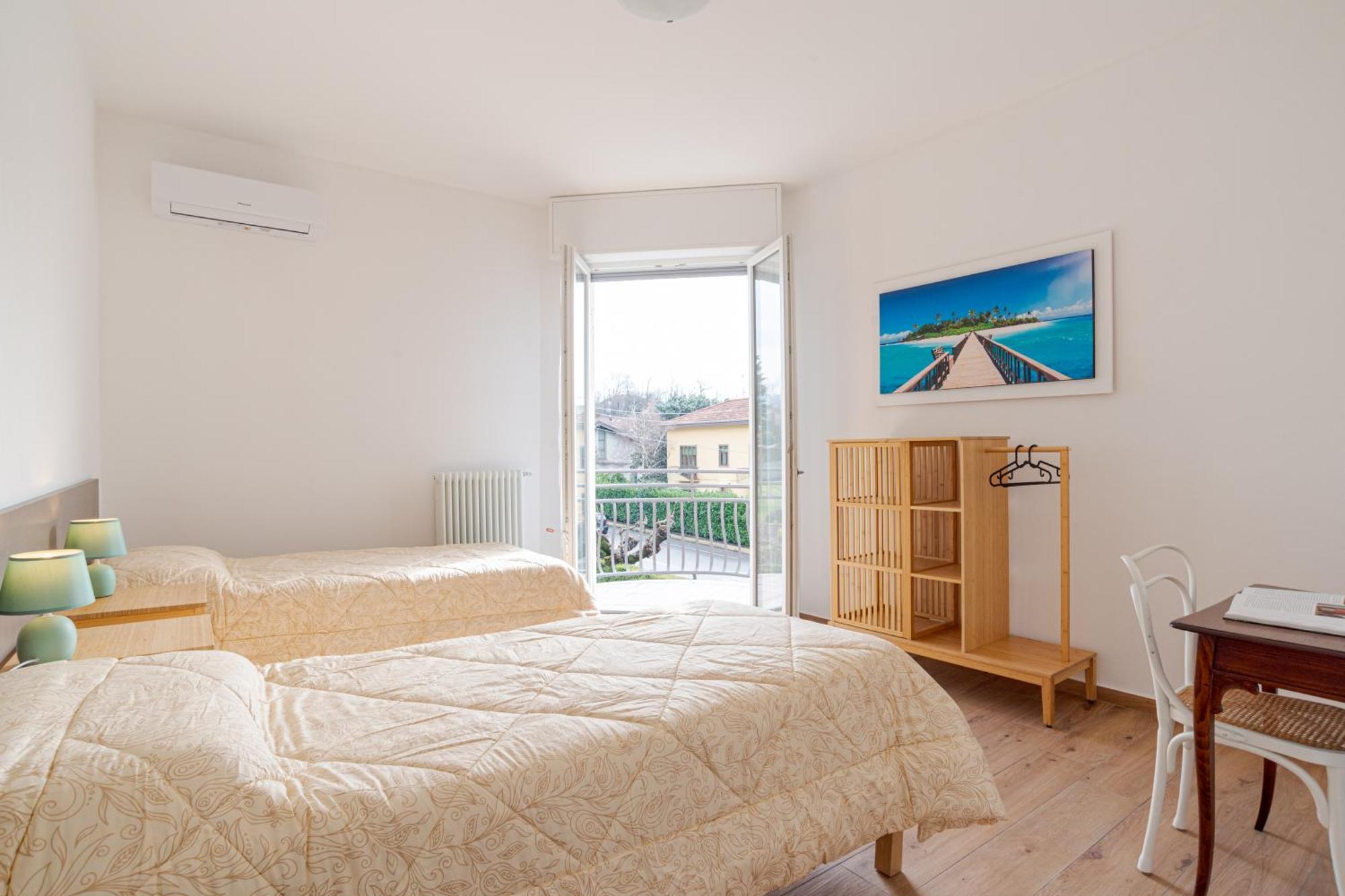 Roomy And Bright With Terrace! *