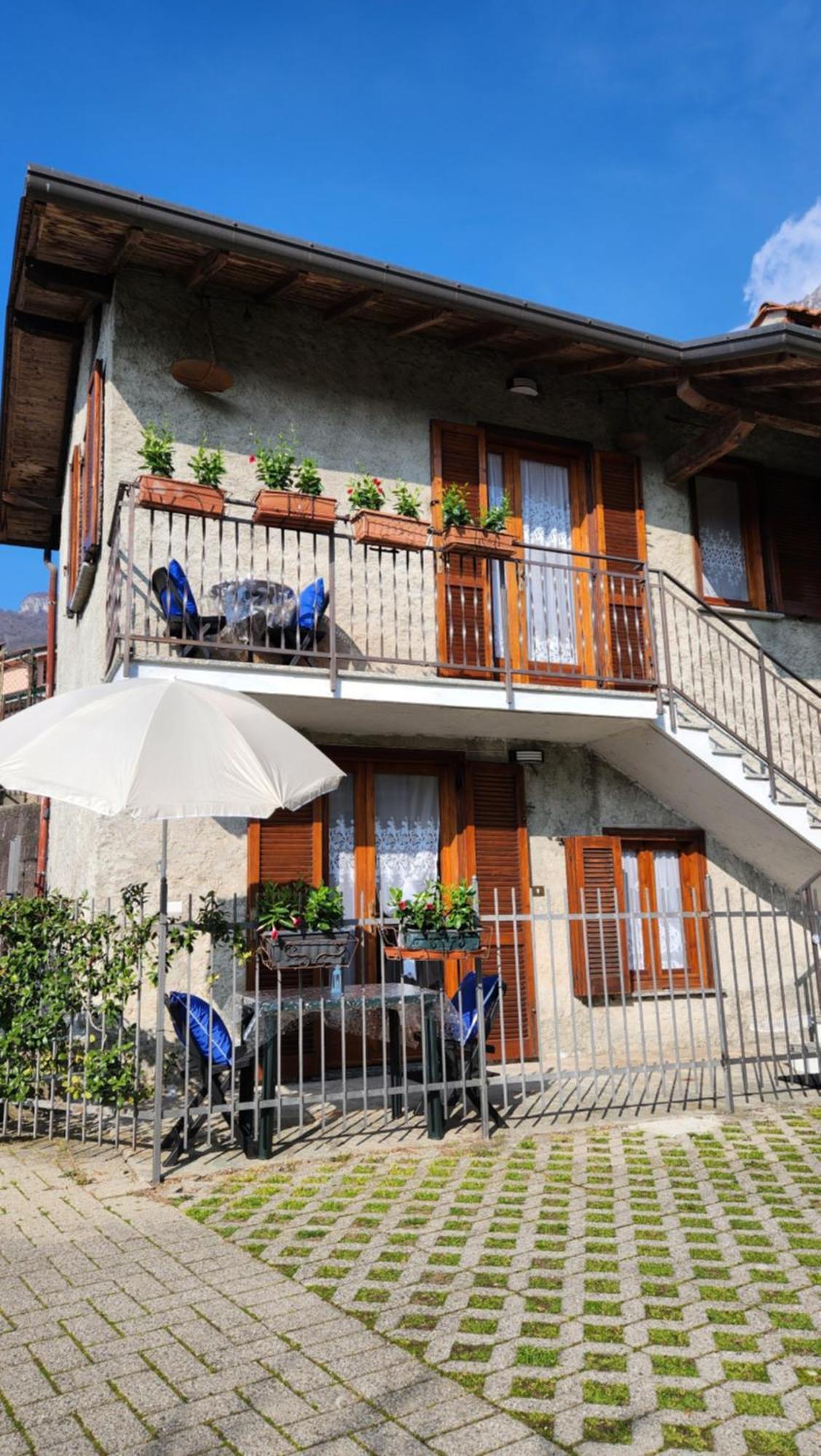 Laura'S Cottage With A View Of The Lake And Mountains Lierna