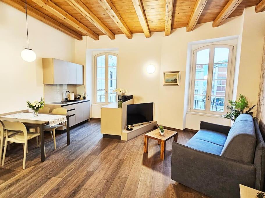Apartment Plaza Deluxe Modern Center House - View - Privacy