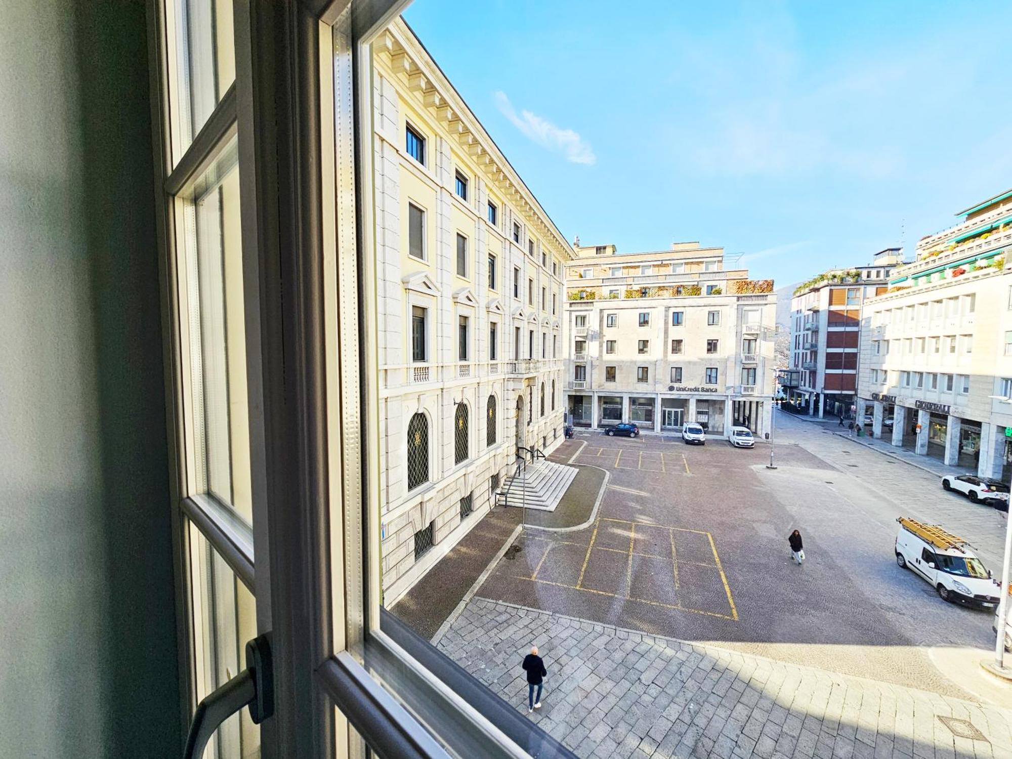 Plaza Deluxe Modern Center House - View - Privacy * Como