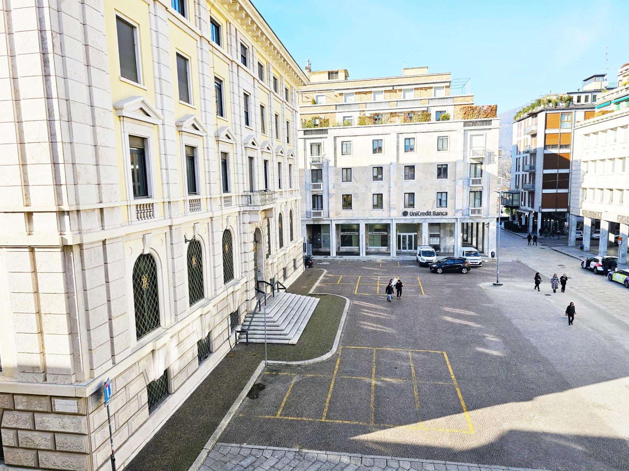 Plaza Deluxe Modern Center House - View - Privacy Como
