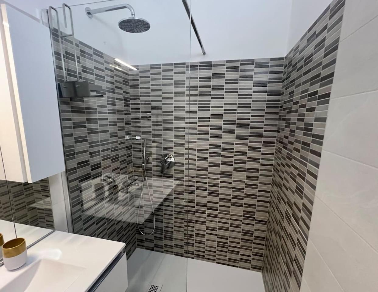 Apartment Blue's Place - Vicino Stazione Chiasso *