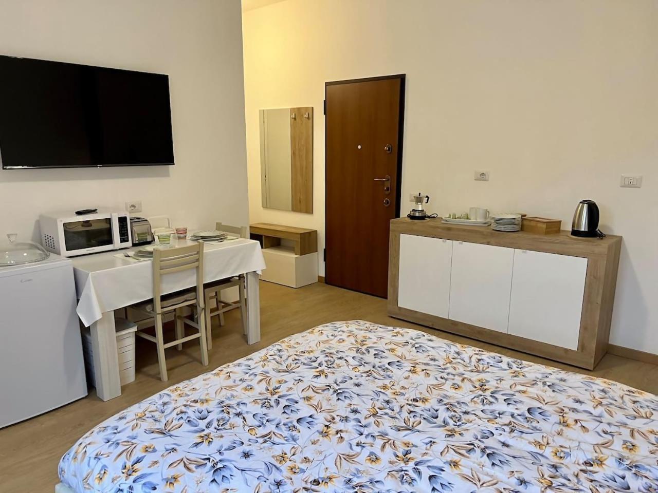 Apartment Blue's Place - Vicino Stazione Chiasso Como
