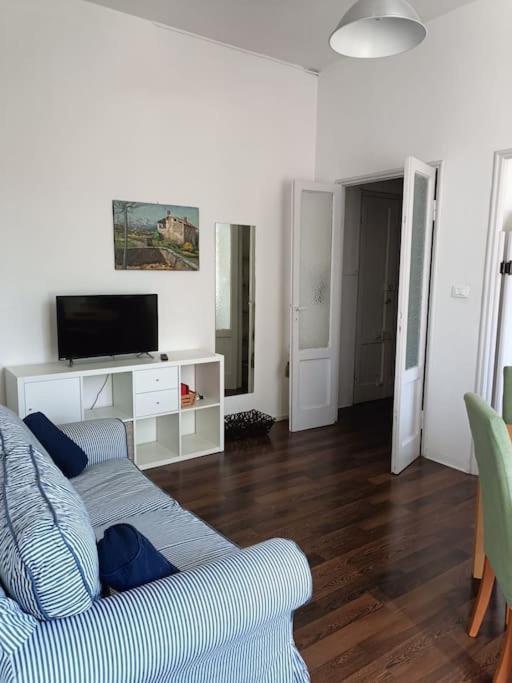Near The Lake - Apt/quiet/parking *