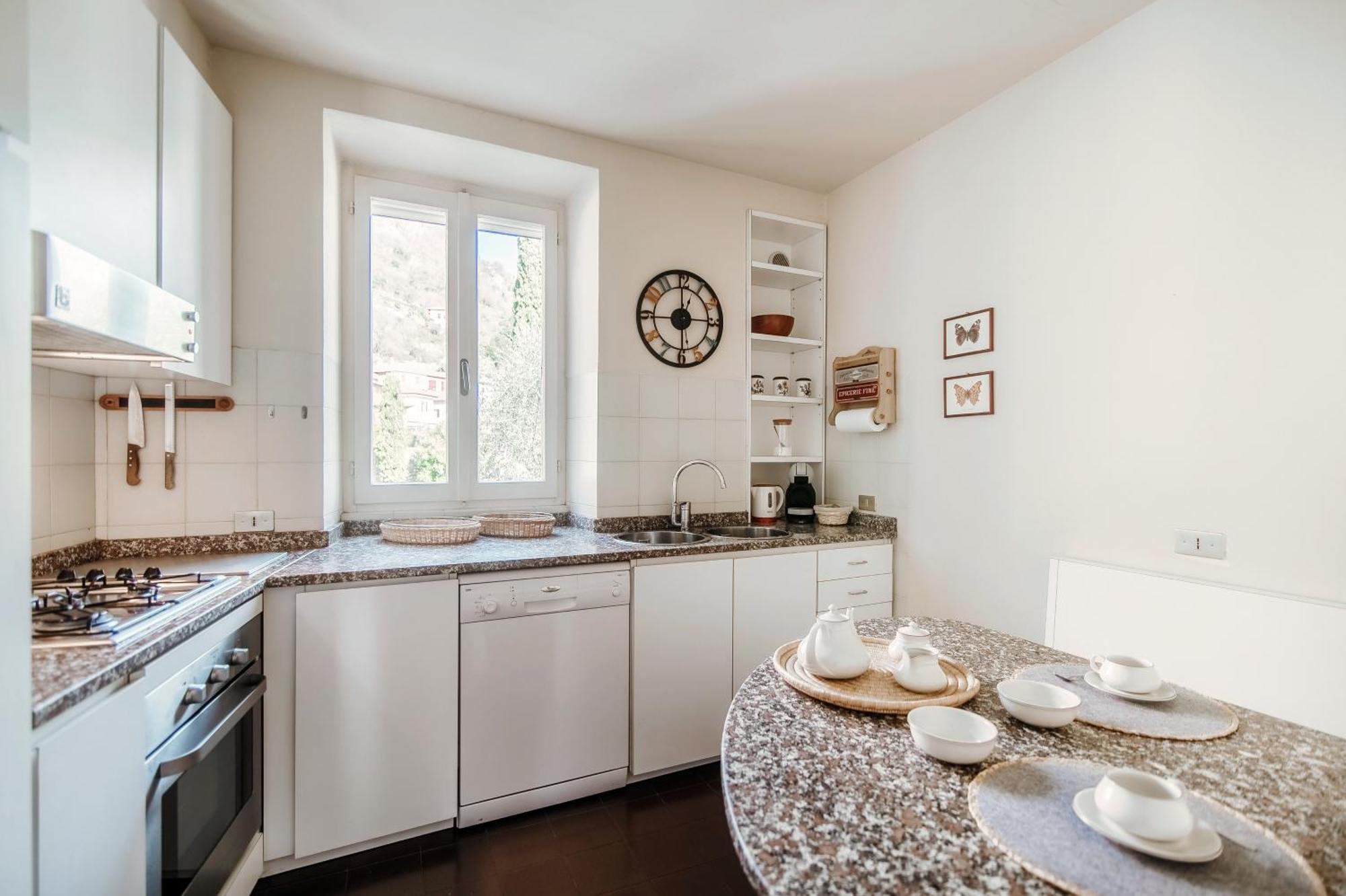 Villa Vica - By Myhomeincomo Musso