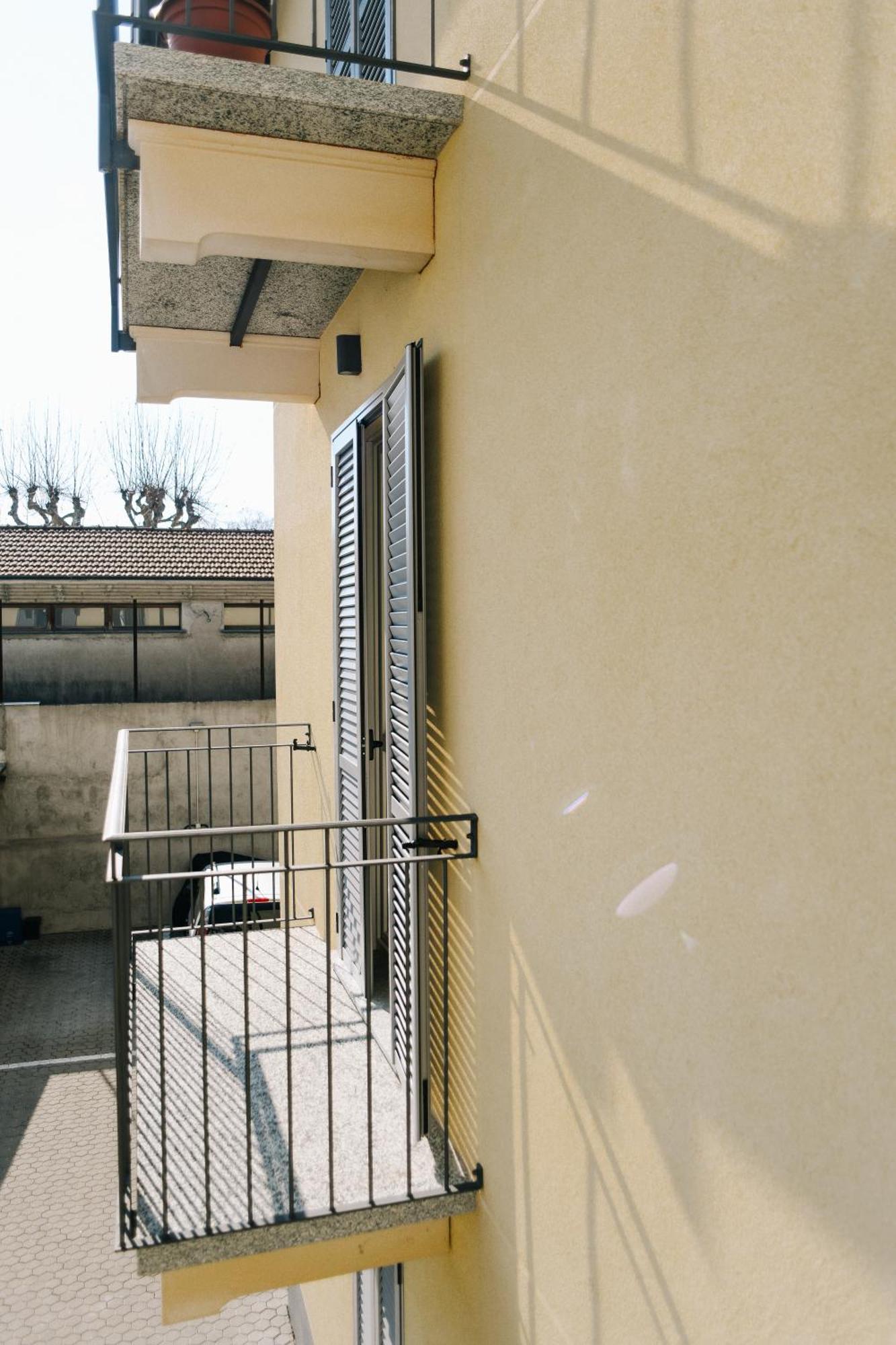 Lora Feathers Suite, Free Parking, Self Check In,4 Apartment Como