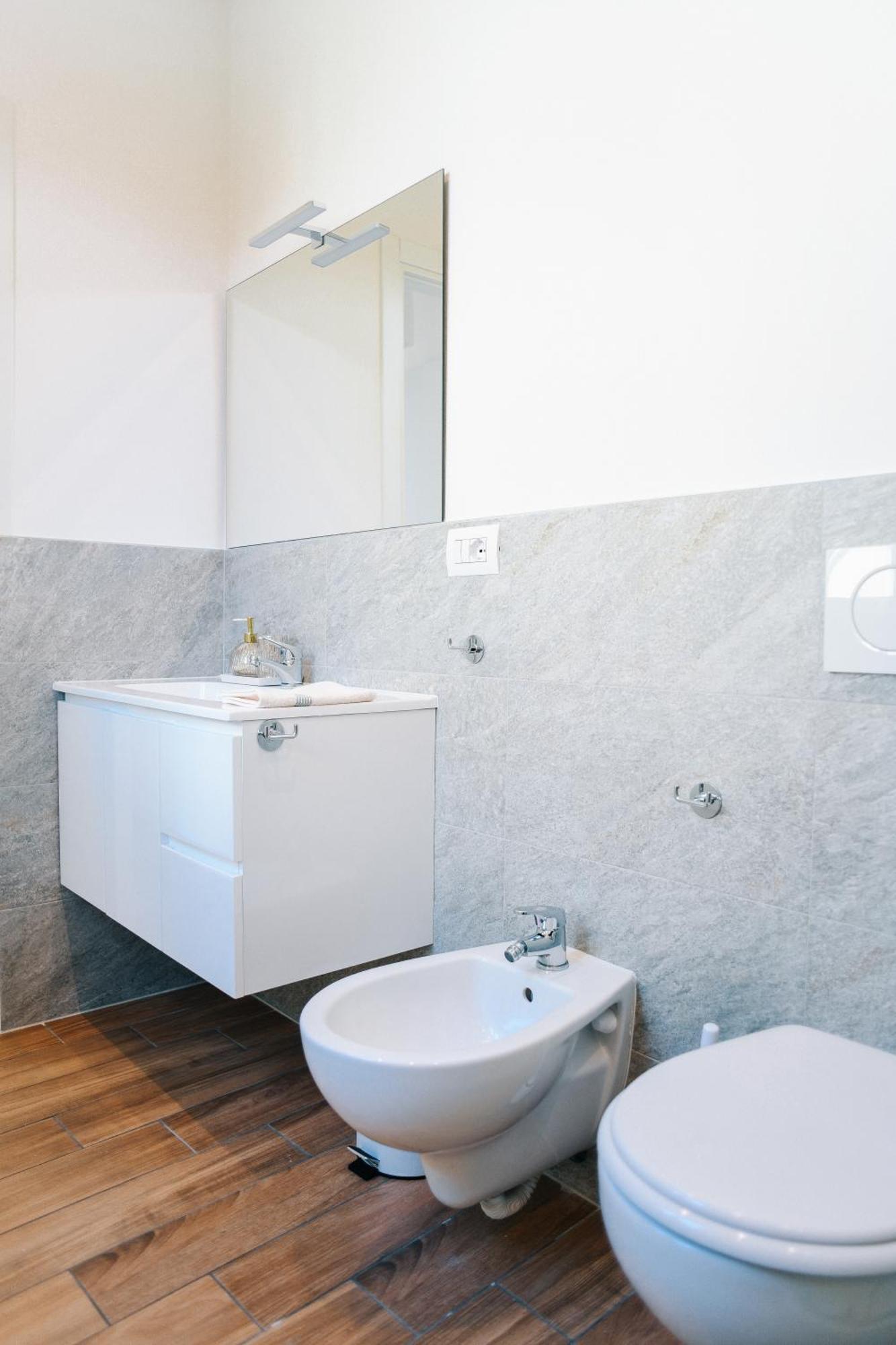 Lora Feathers Suite, Free Parking, Self Check In,4 Como