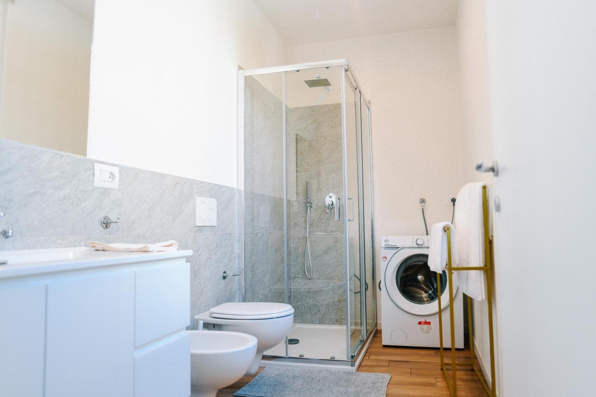 Lora Feathers Suite, Free Parking, Self Check In,4 * Como