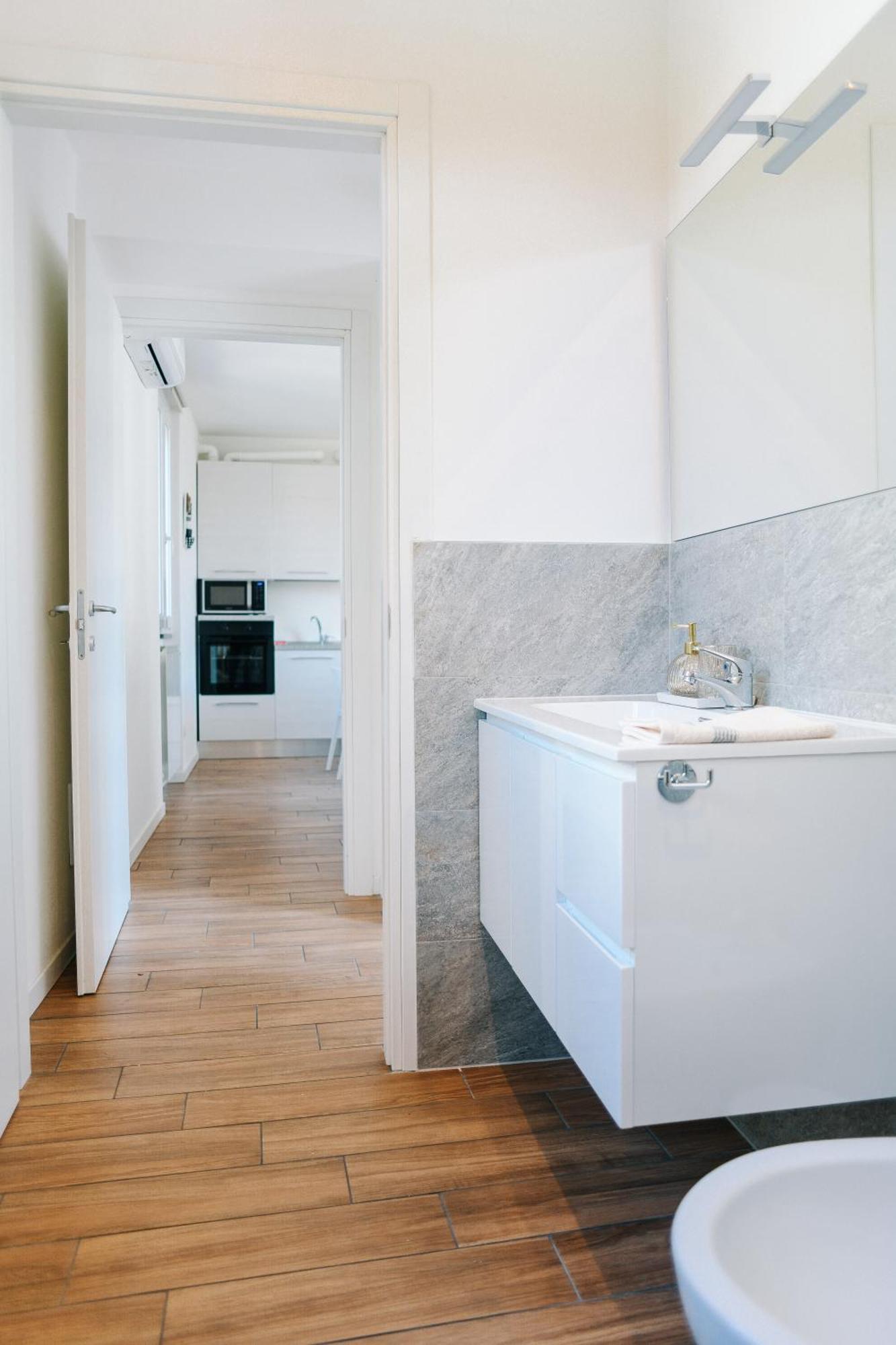 Lora Feathers Suite, Free Parking, Self Check In,4