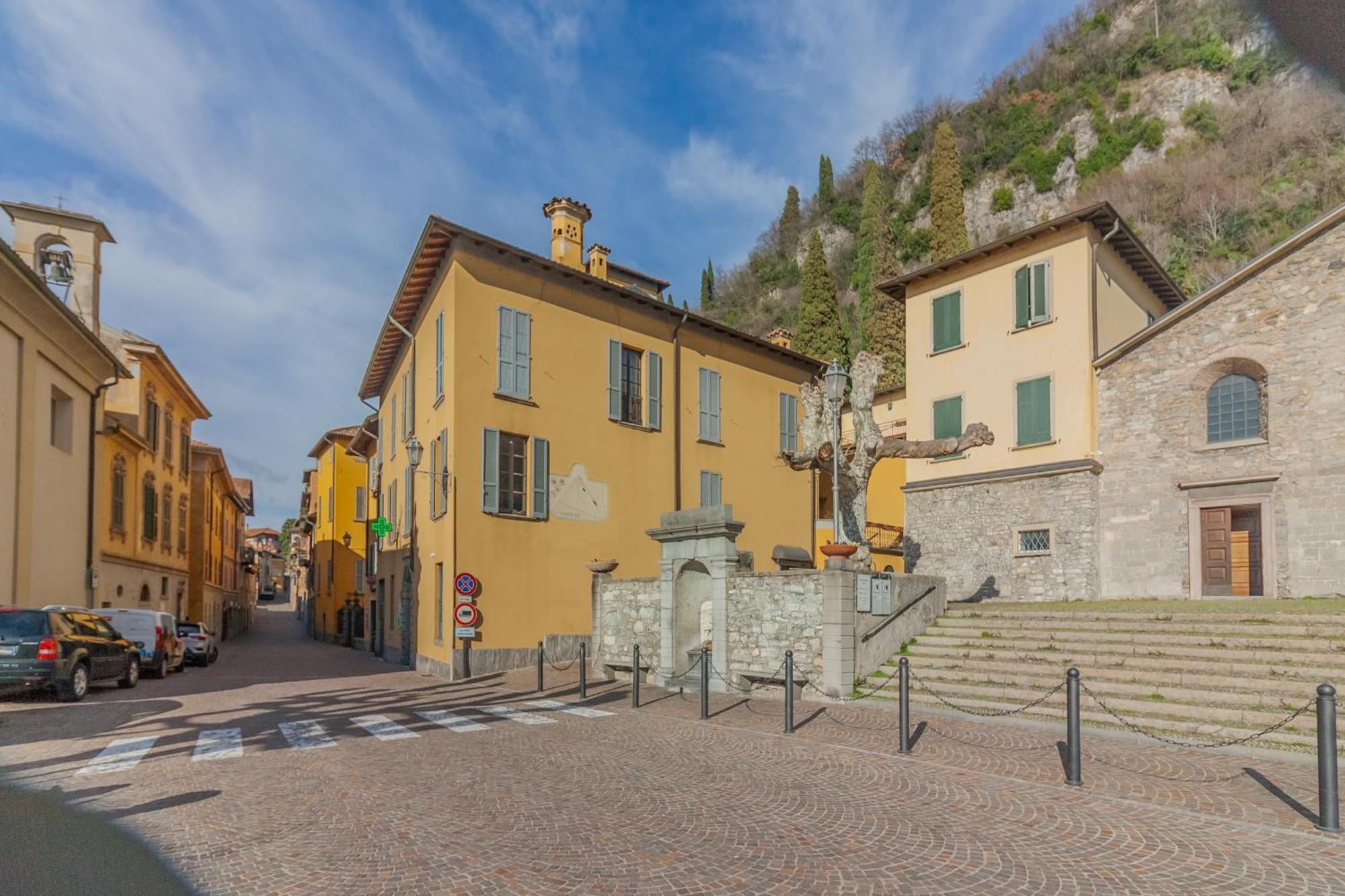 Miranda's * Varenna