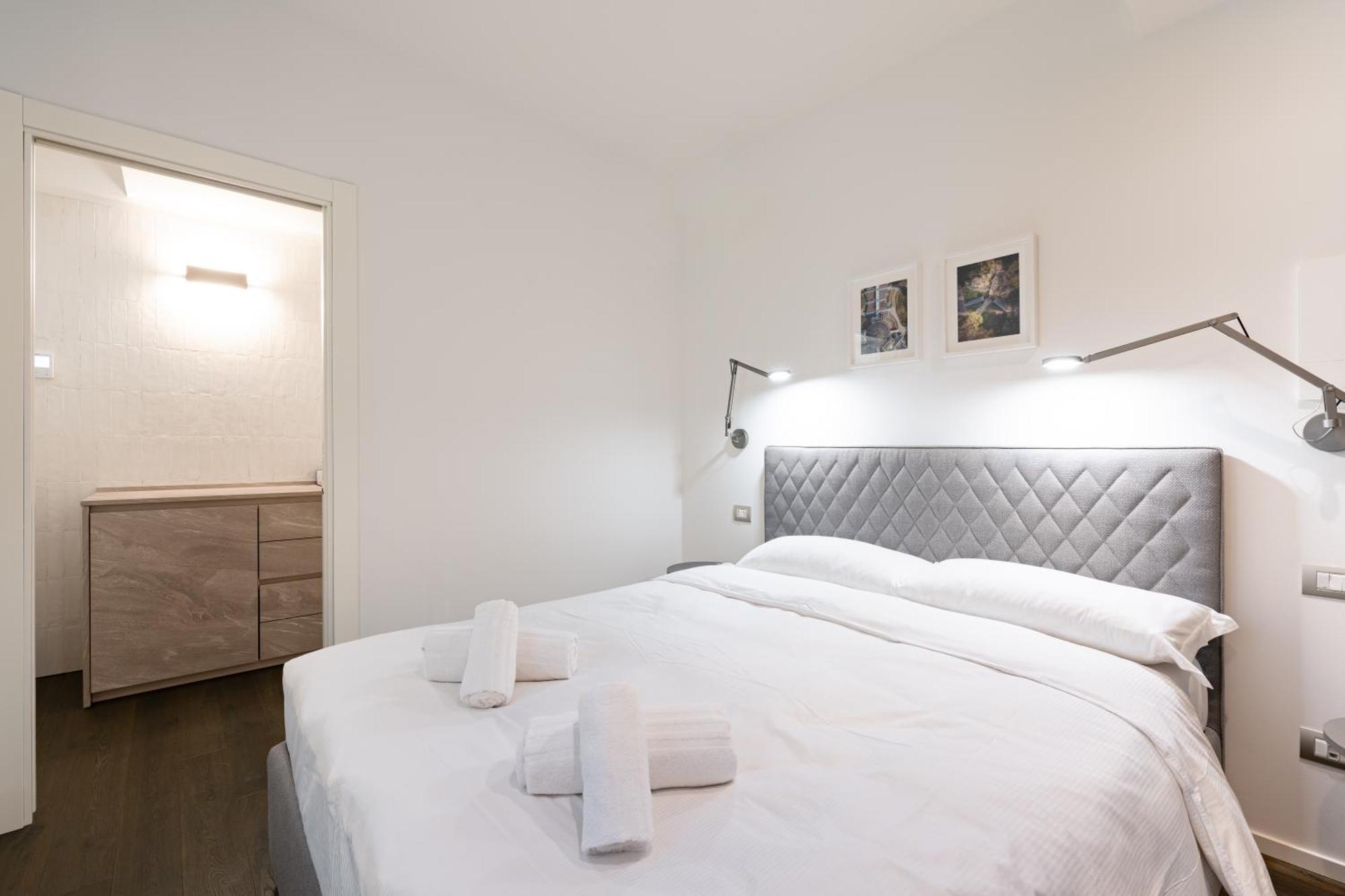 Palazzo La Cortesella - Modern Design & Location Apartment Como