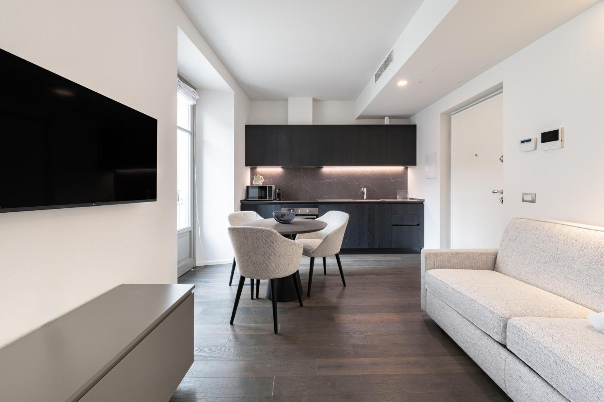 Palazzo La Cortesella - Modern Design & Location