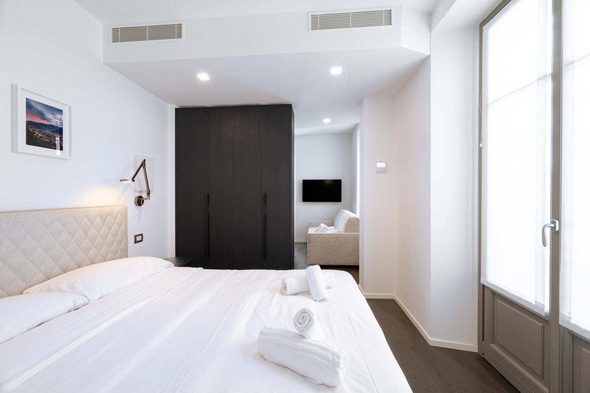 Apartment Palazzo La Cortesella - Modern Design & Location Como