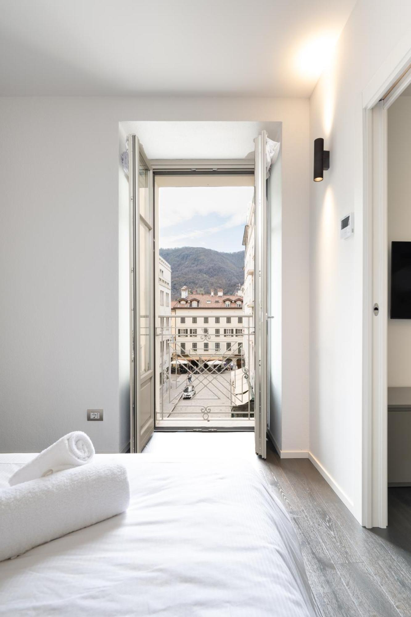 Apartment Palazzo La Cortesella - Modern Design & Location *