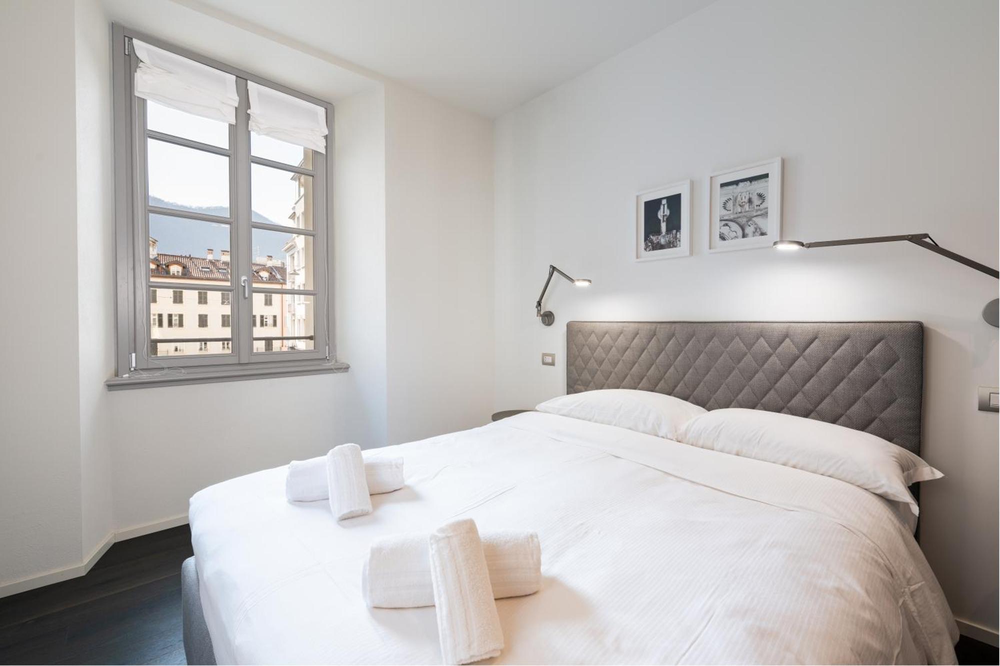 Apartment Palazzo La Cortesella - Modern Design & Location