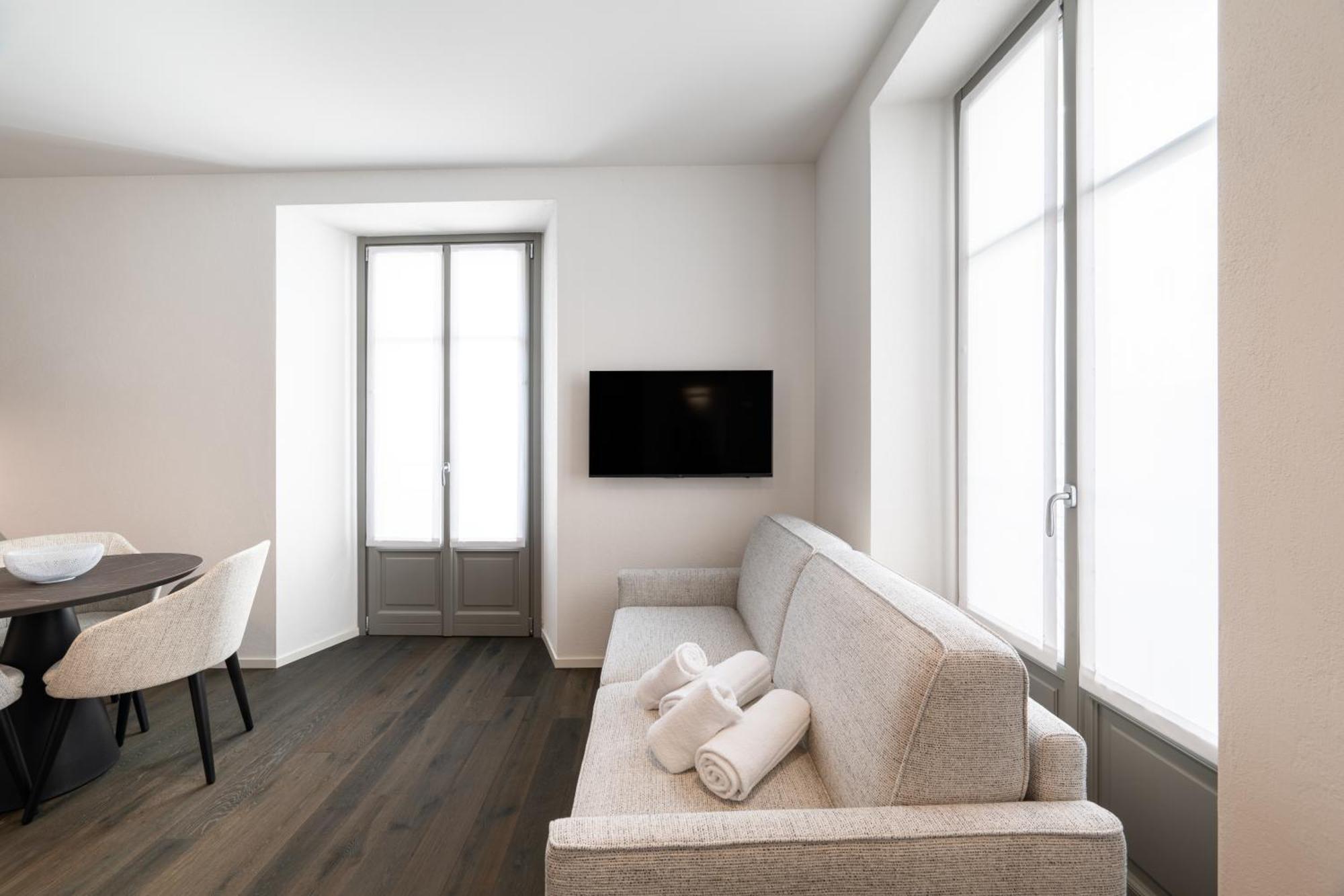 Apartment Palazzo La Cortesella - Modern Design & Location *