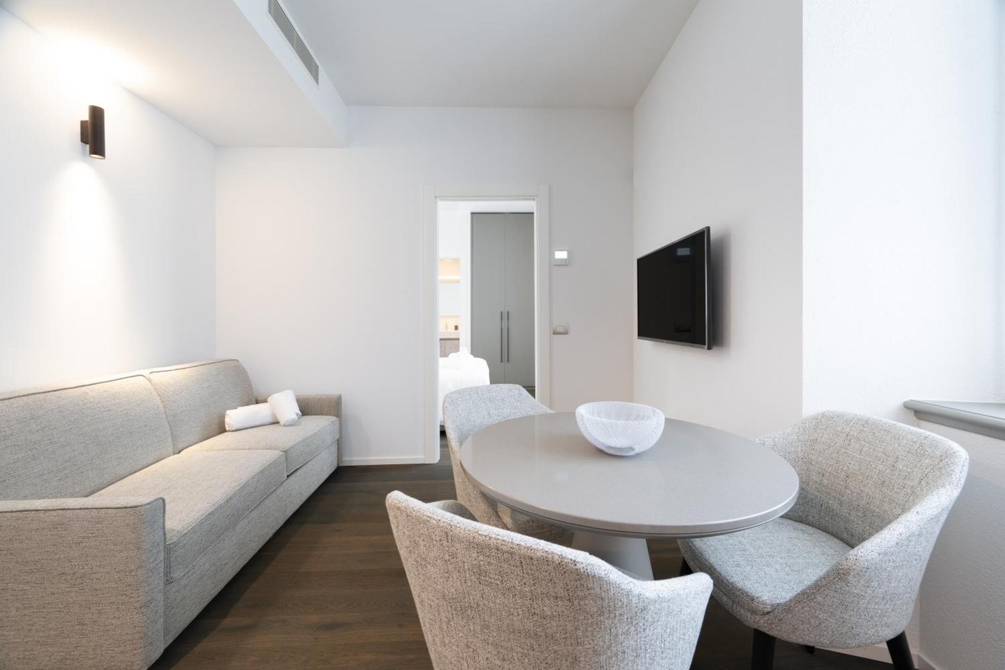 Palazzo La Cortesella - Modern Design & Location Apartment