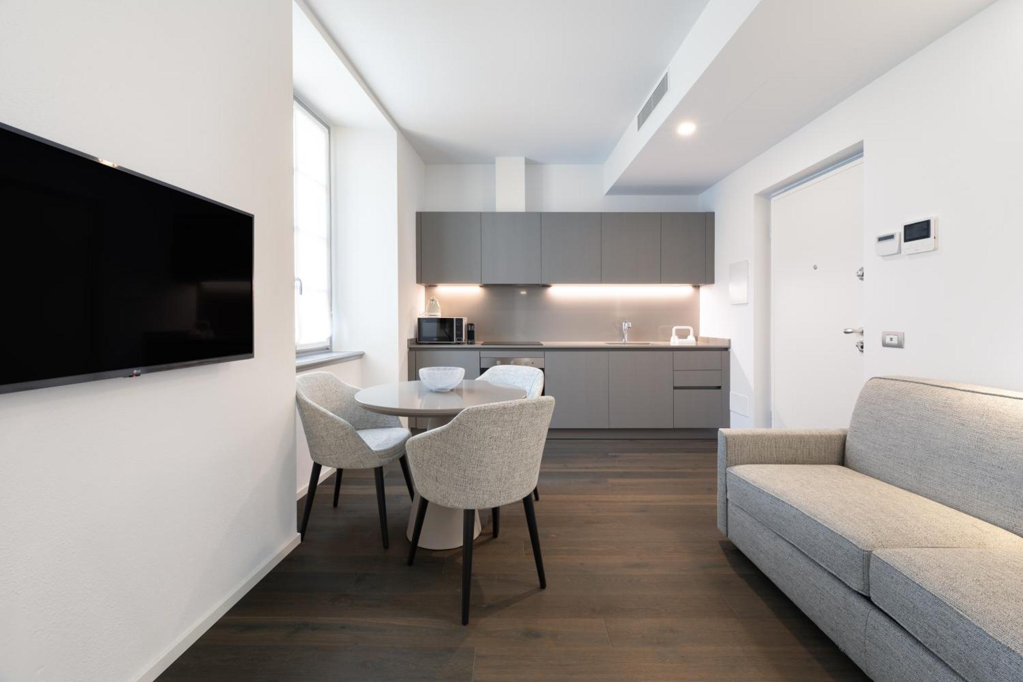Palazzo La Cortesella - Modern Design & Location *