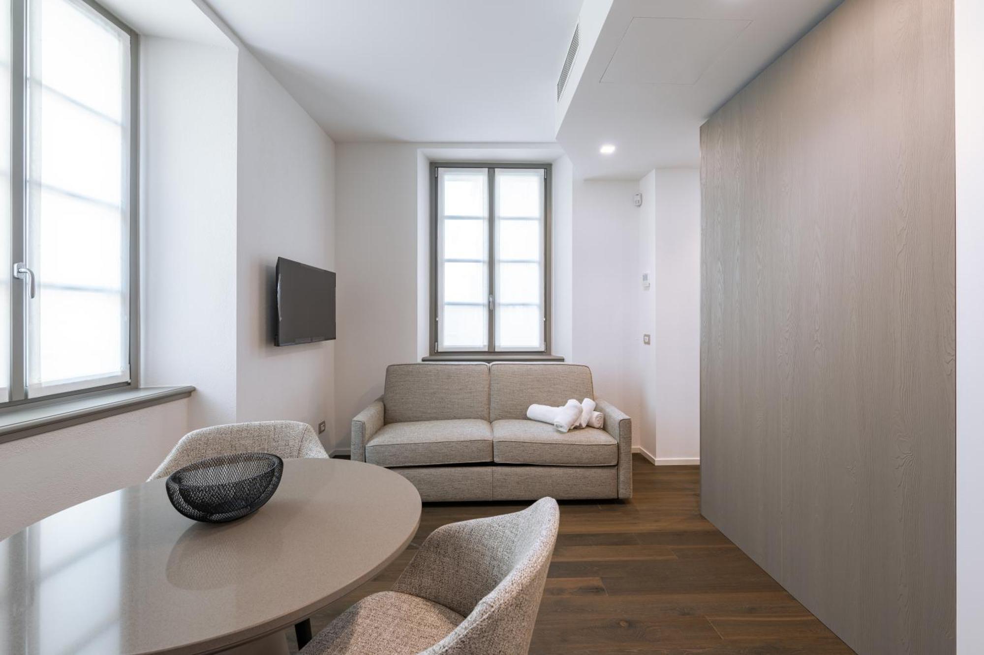 Palazzo La Cortesella - Modern Design & Location Como