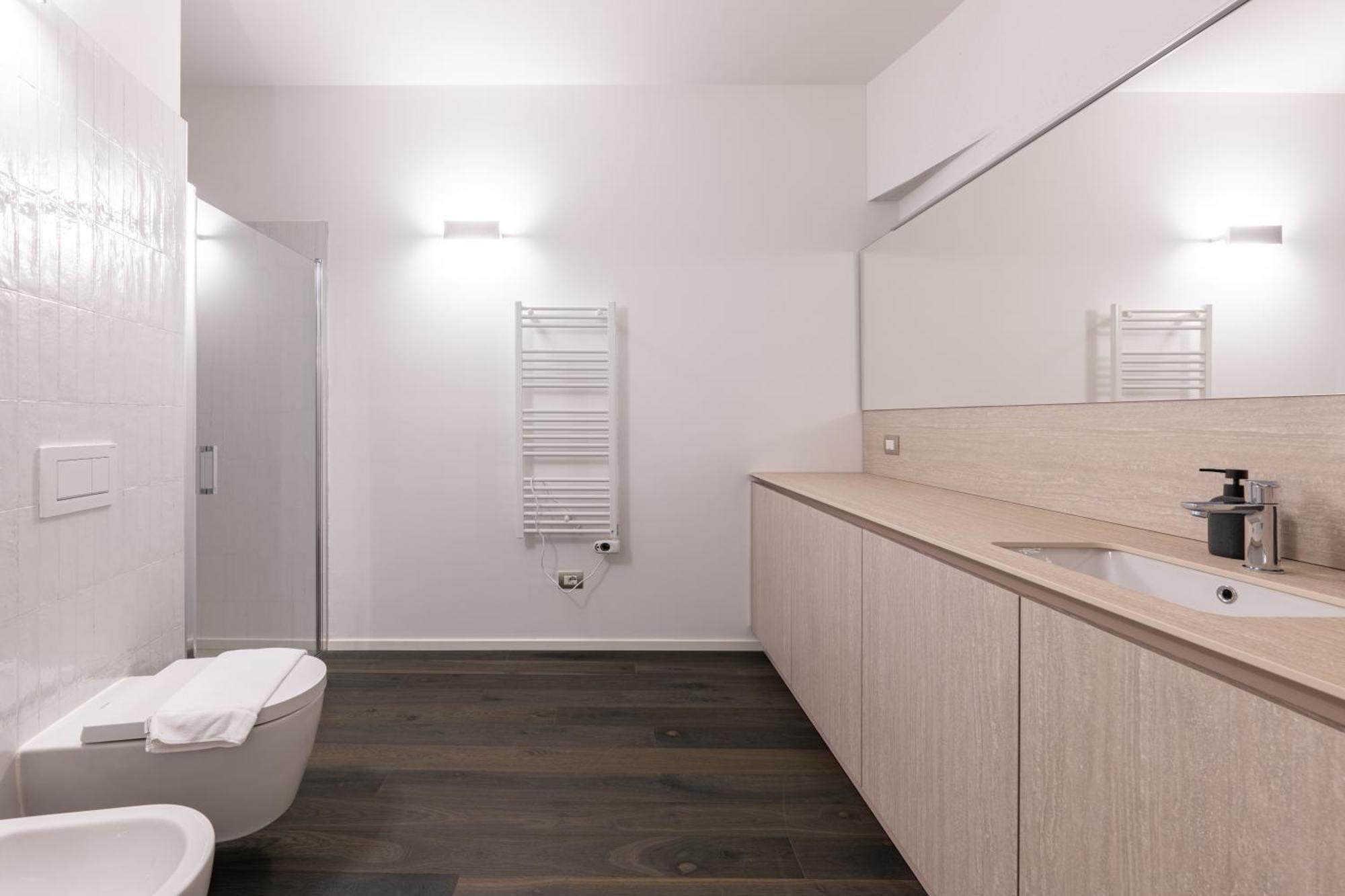 Apartment Palazzo La Cortesella - Modern Design & Location Como