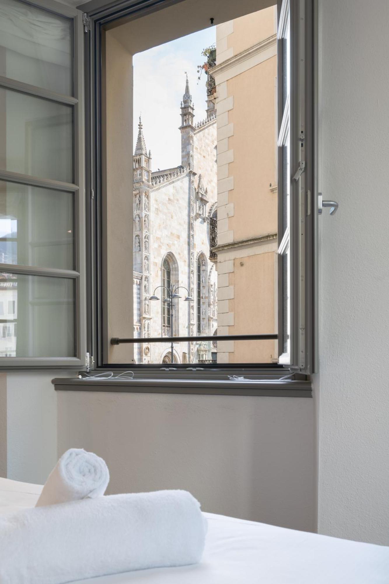 Palazzo La Cortesella - Modern Design & Location Como