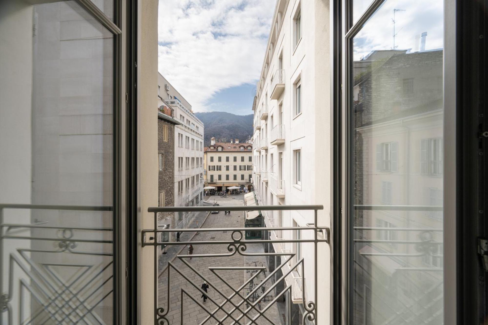 Palazzo La Cortesella - Modern Design & Location * Como
