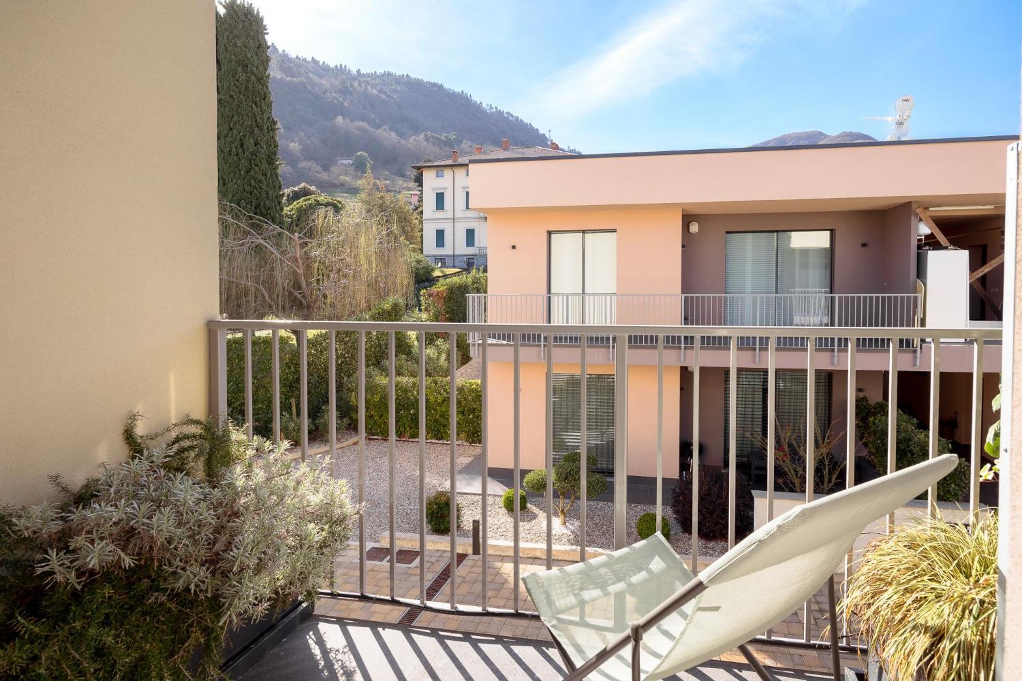 Aria - Boutique With View - Free Late Check-out, Parking, Early Check-in Apartment *