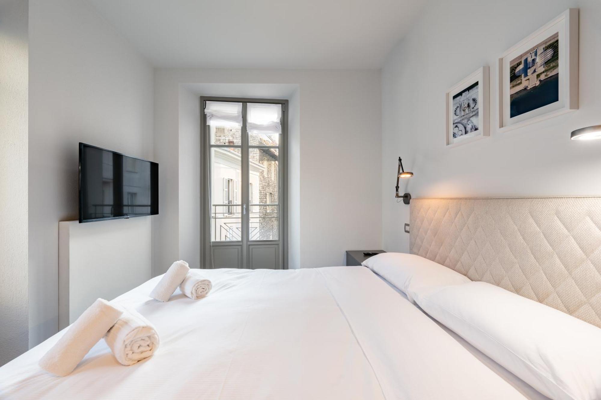 Palazzo La Cortesella - Modern Design & Location Apartment