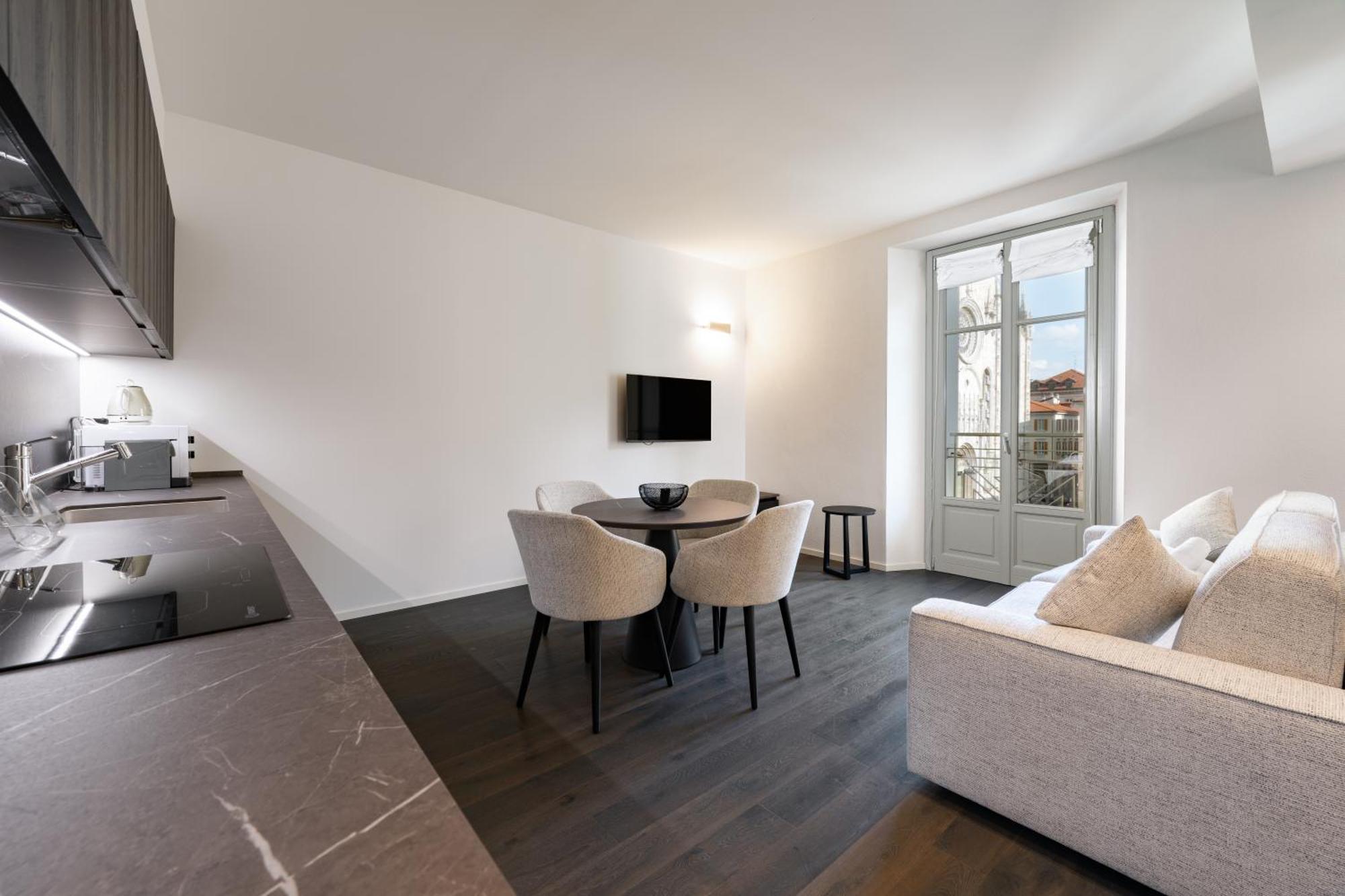 Apartment Palazzo La Cortesella - Modern Design & Location Como