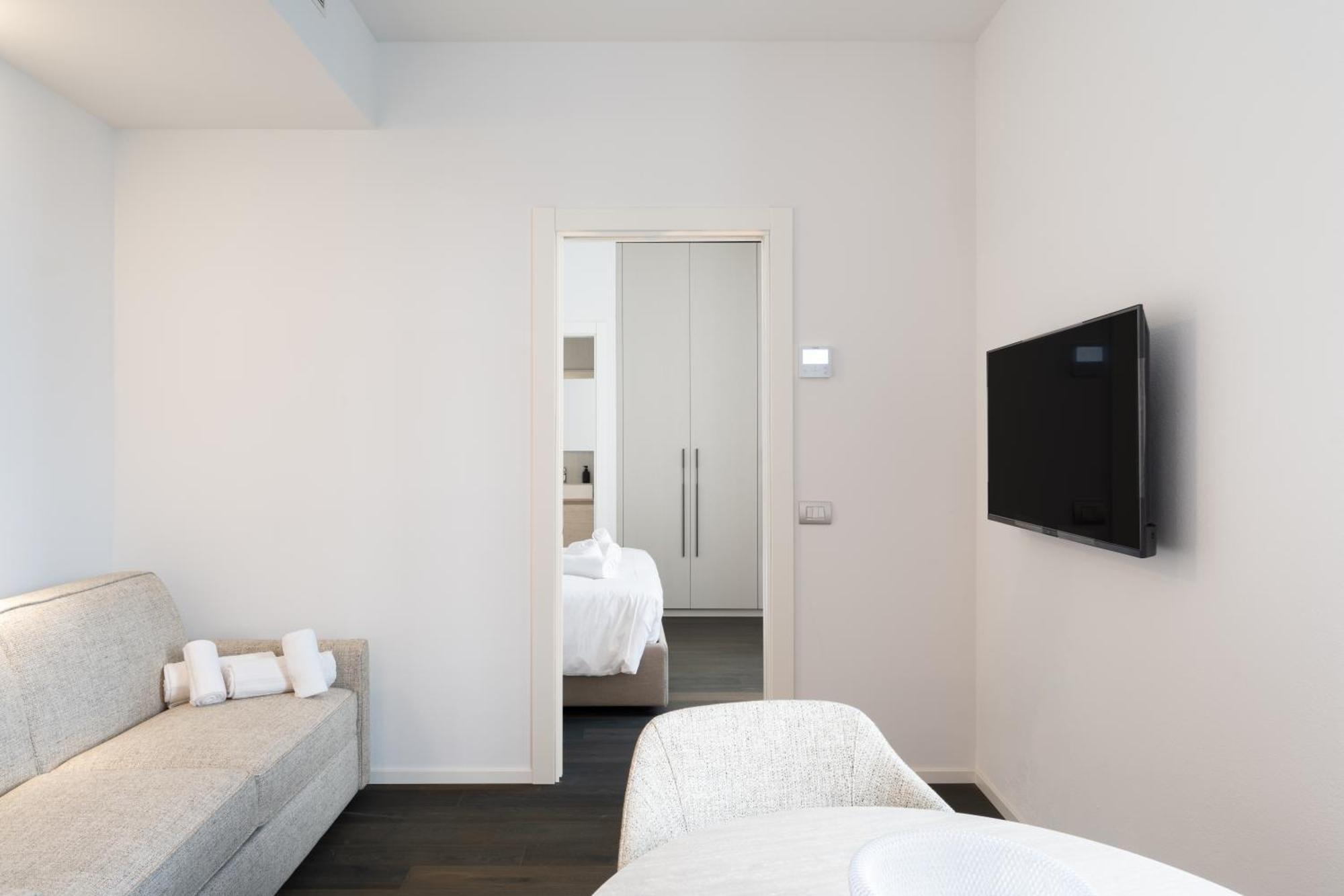 Palazzo La Cortesella - Modern Design & Location Como