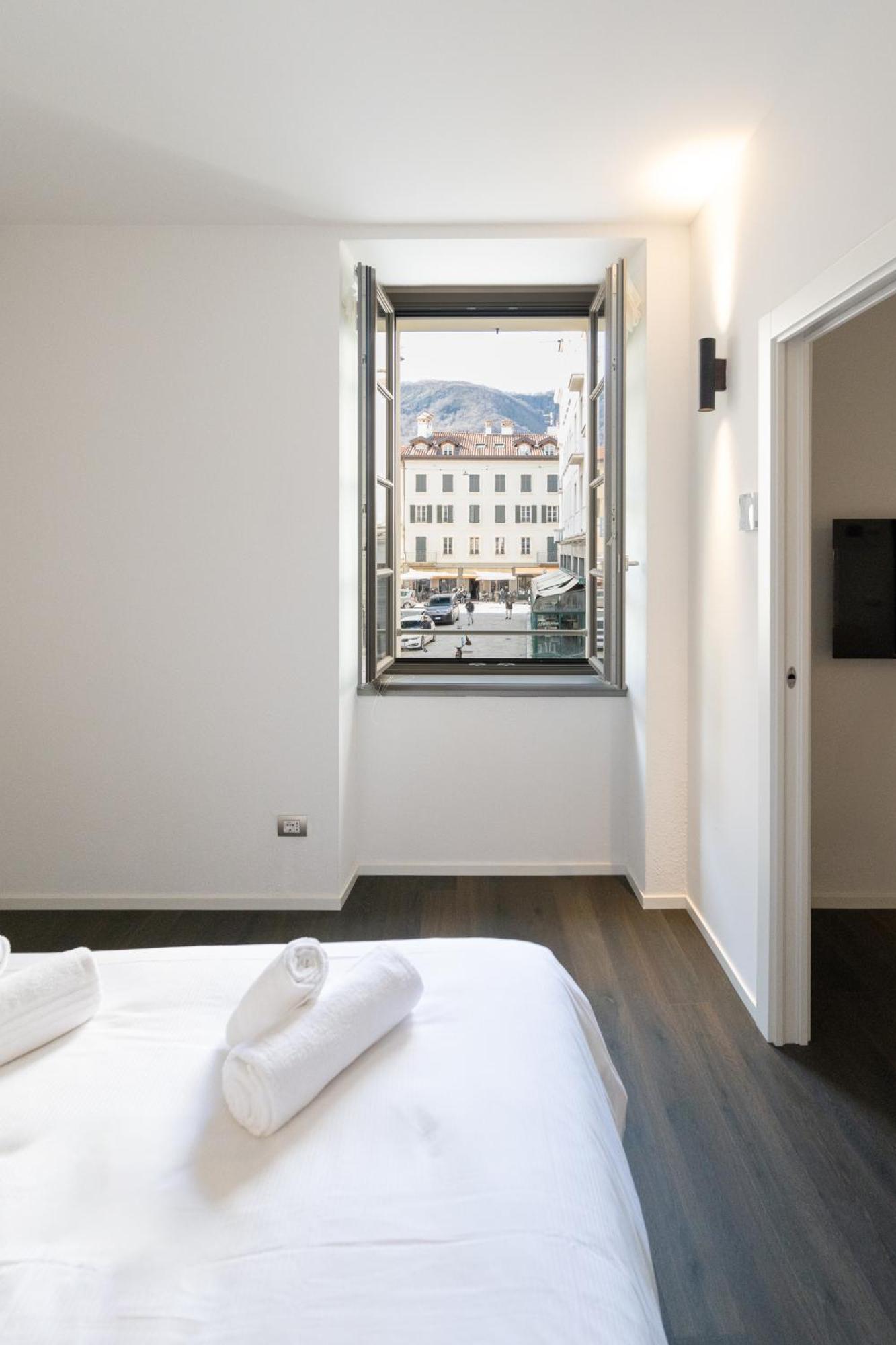 Palazzo La Cortesella - Modern Design & Location Como