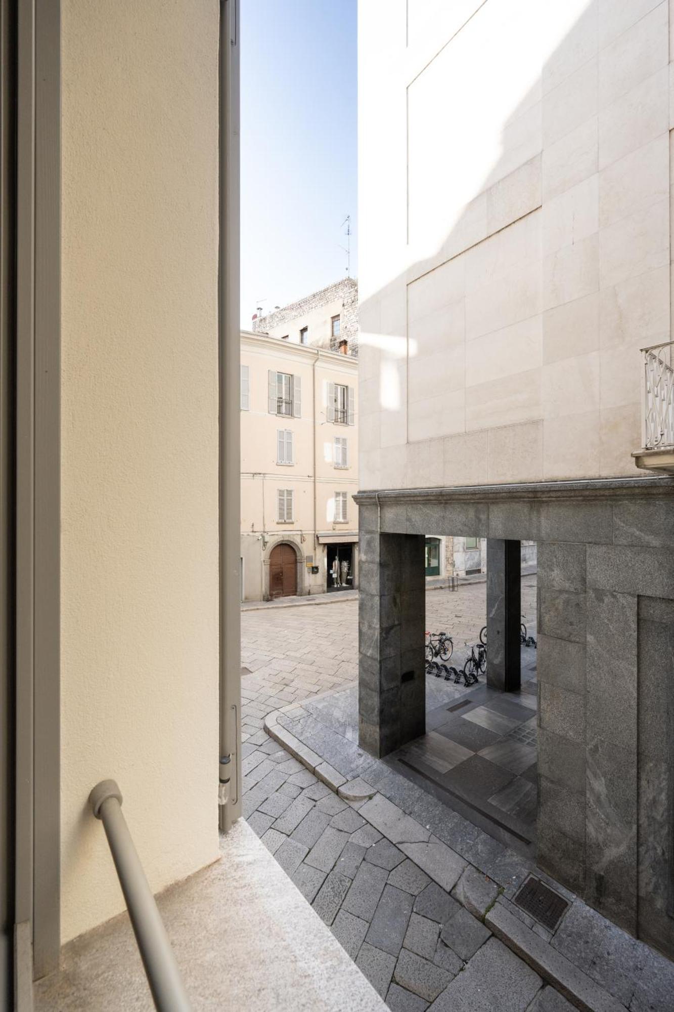 Apartment Palazzo La Cortesella - Modern Design & Location Como