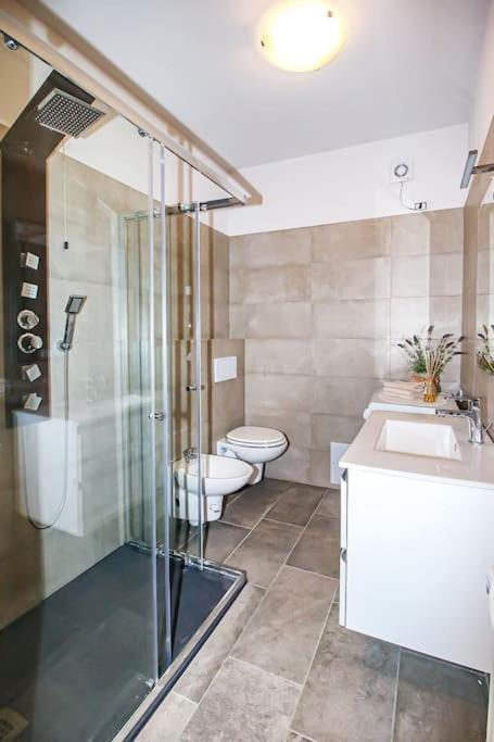 Casa Ariel, In Piazza A Colico, Apartment Colico