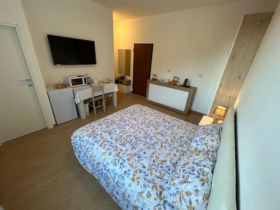 Blue's Place - Vicino Stazione Chiasso Como