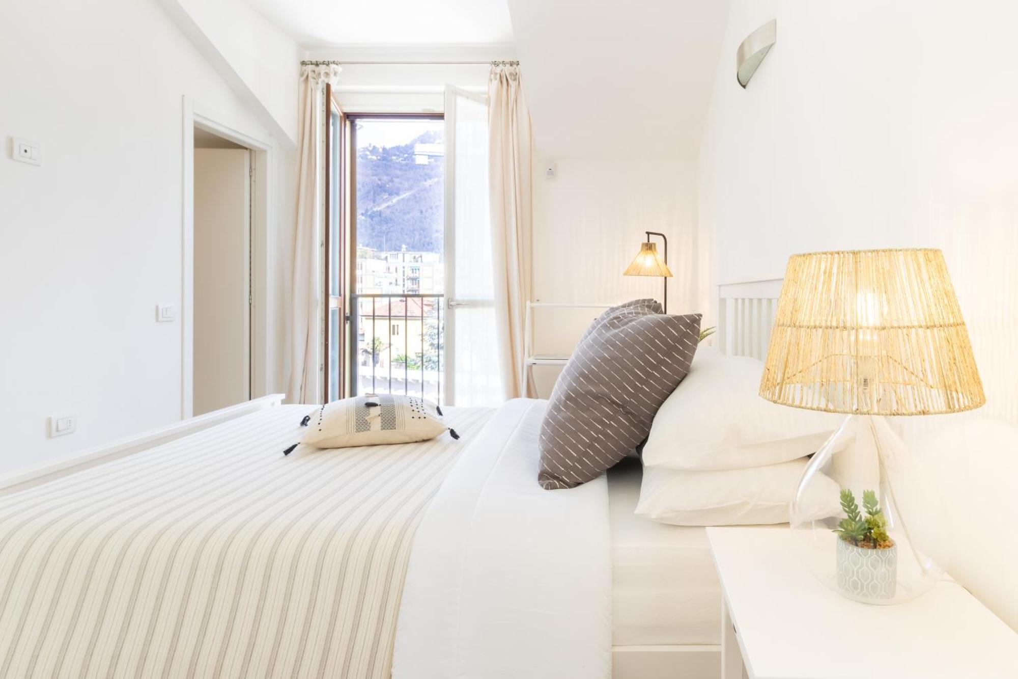 Dream In Apartment Como