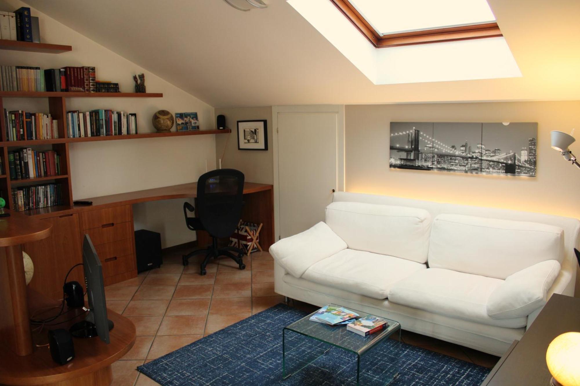 Bright Penthouse Close To Center With Terrace And View