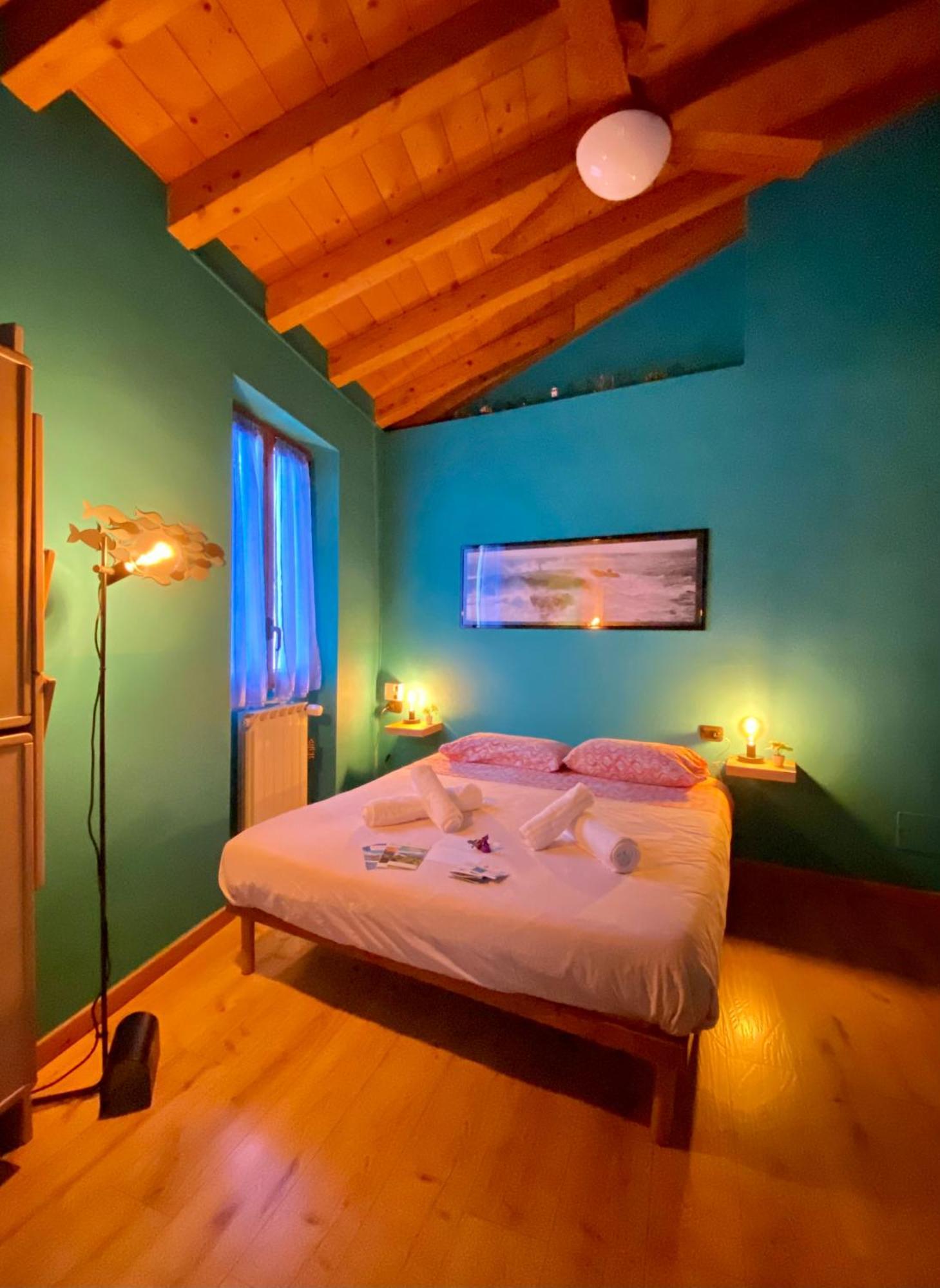 La Casa Del Poeta Bed & Breakfast Dervio