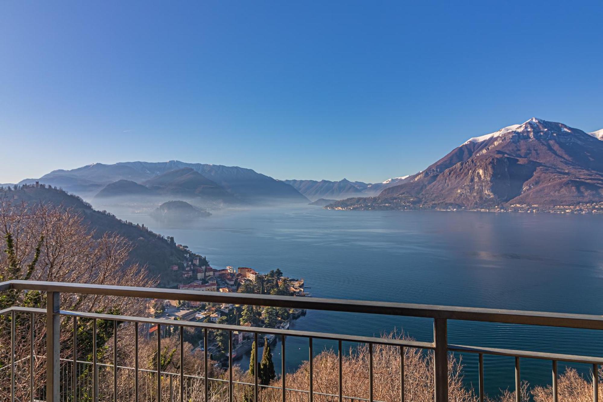 Sunny Varenna *