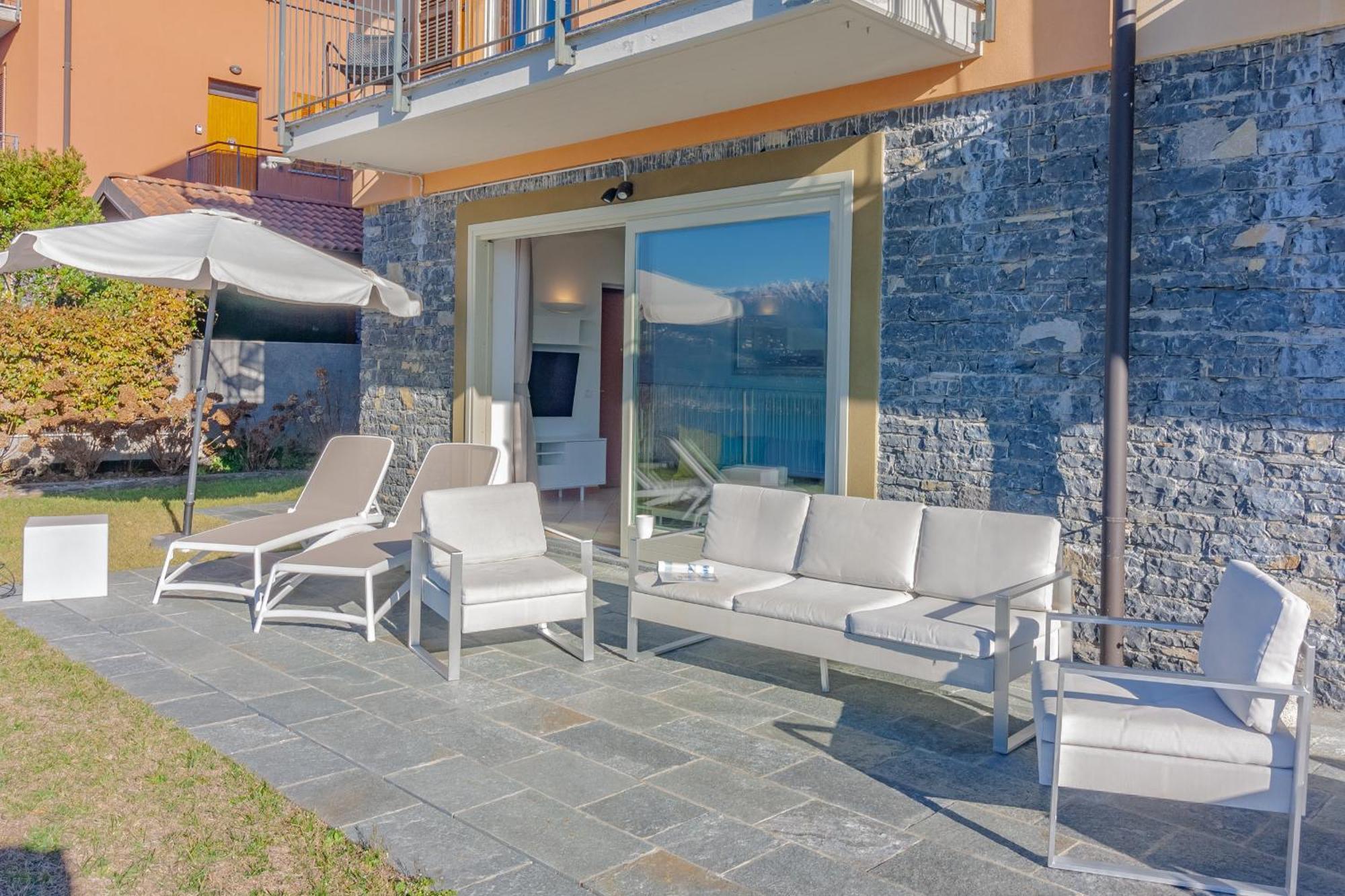 The Patio Over Varenna Apartment Perledo