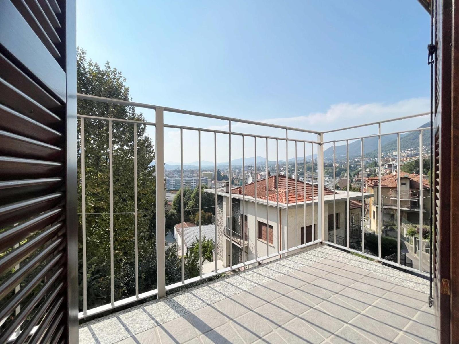 Confortevole Con Terrazza *