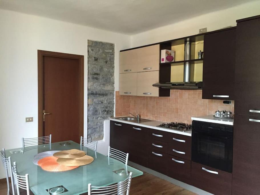 Apartment Charming & Bright Lakefront Argegno