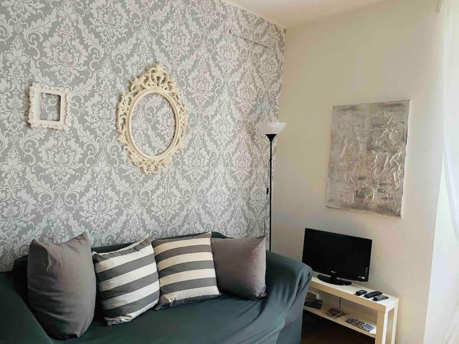 Charming & Bright Lakefront *