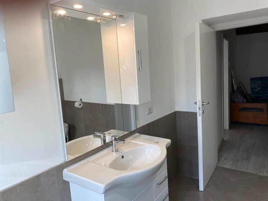 La Casa Del Pino A Due Passi Dal * Mandello del Lario