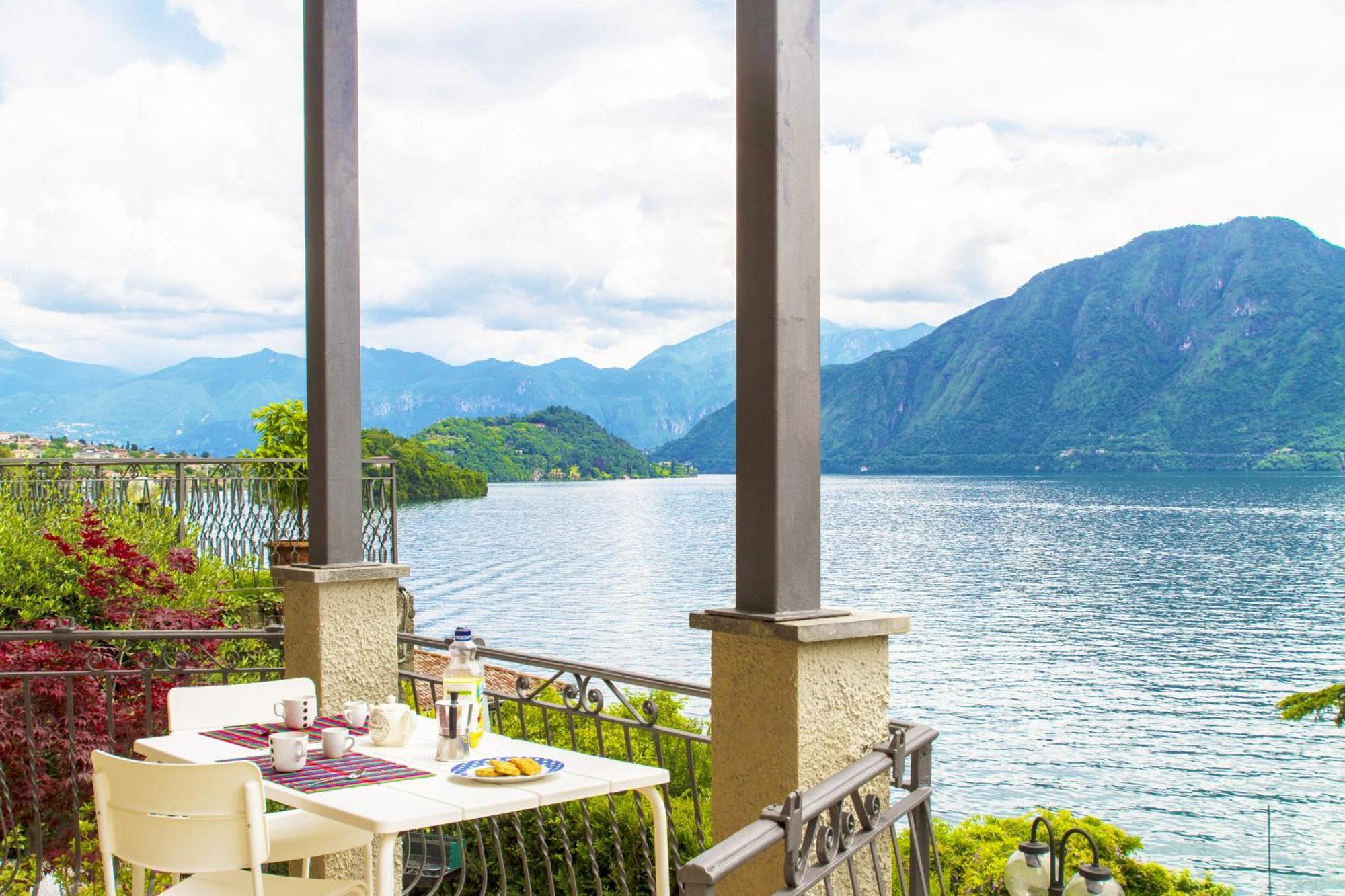 Frontlake With Balcony Sala Comacina