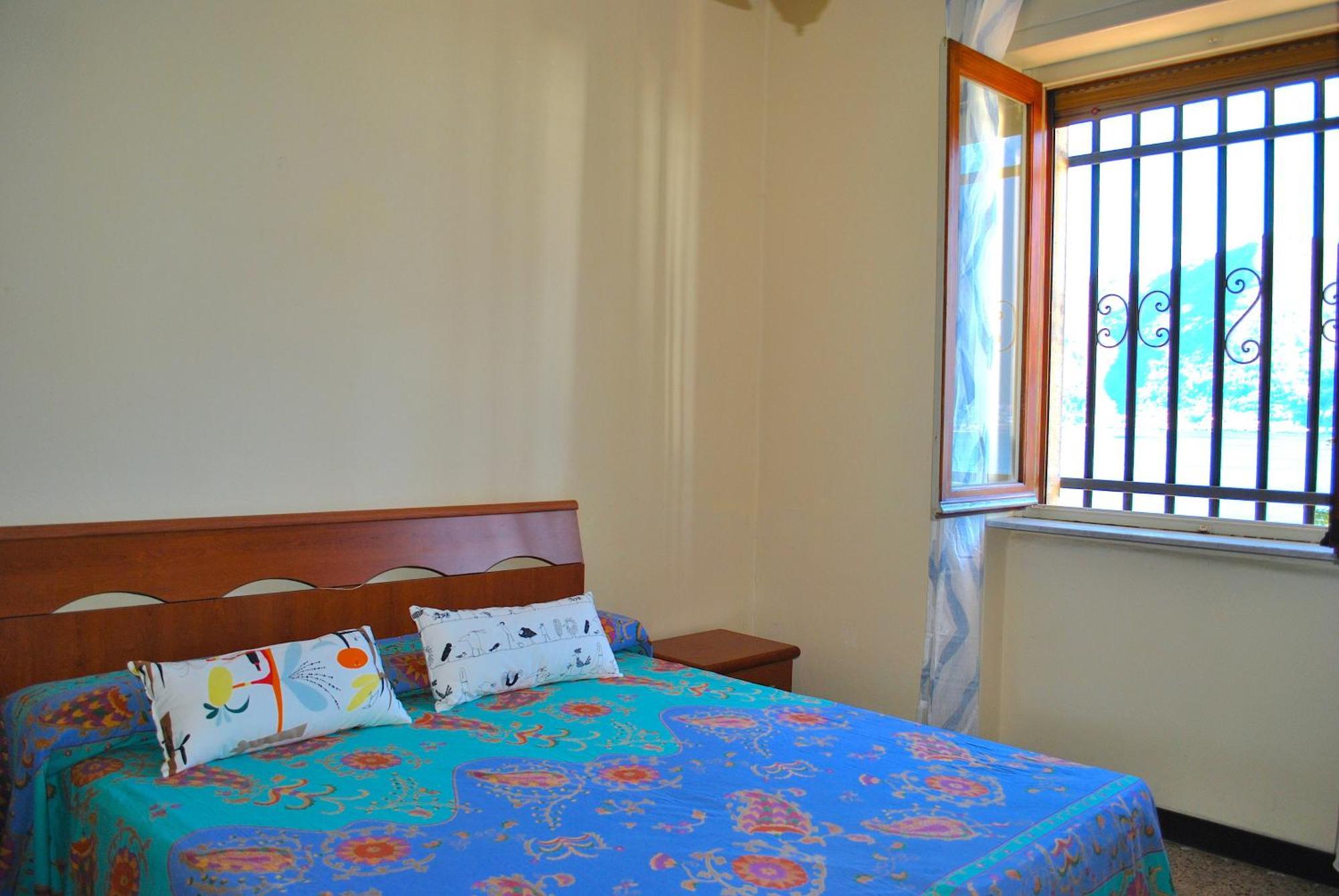 Apartment Frontlake With Balcony Sala Comacina