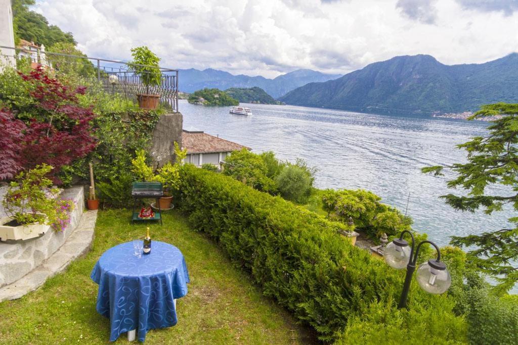 Frontlake With Balcony Apartment Sala Comacina