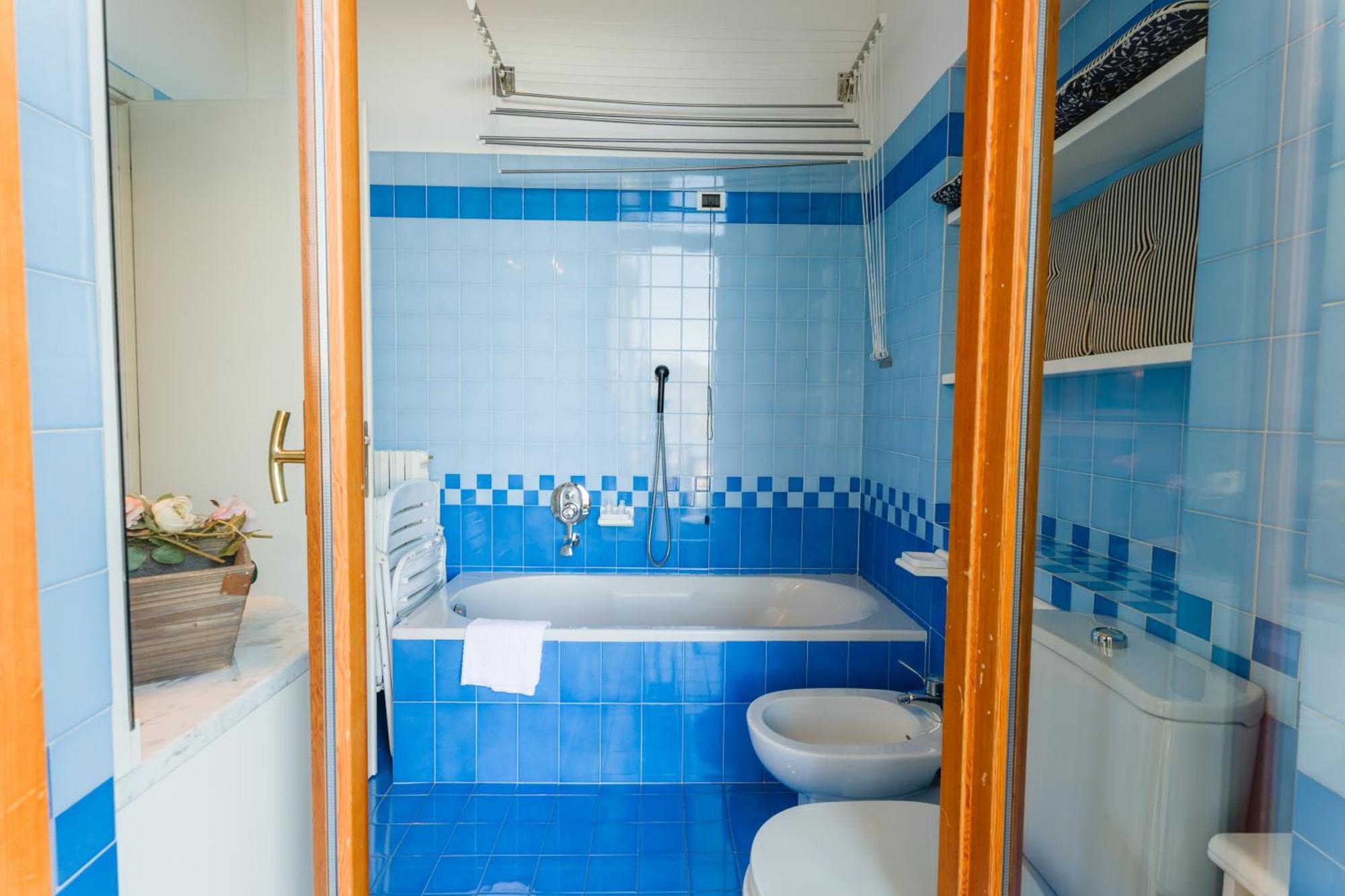 Regal With View And Free Parking Apartment *