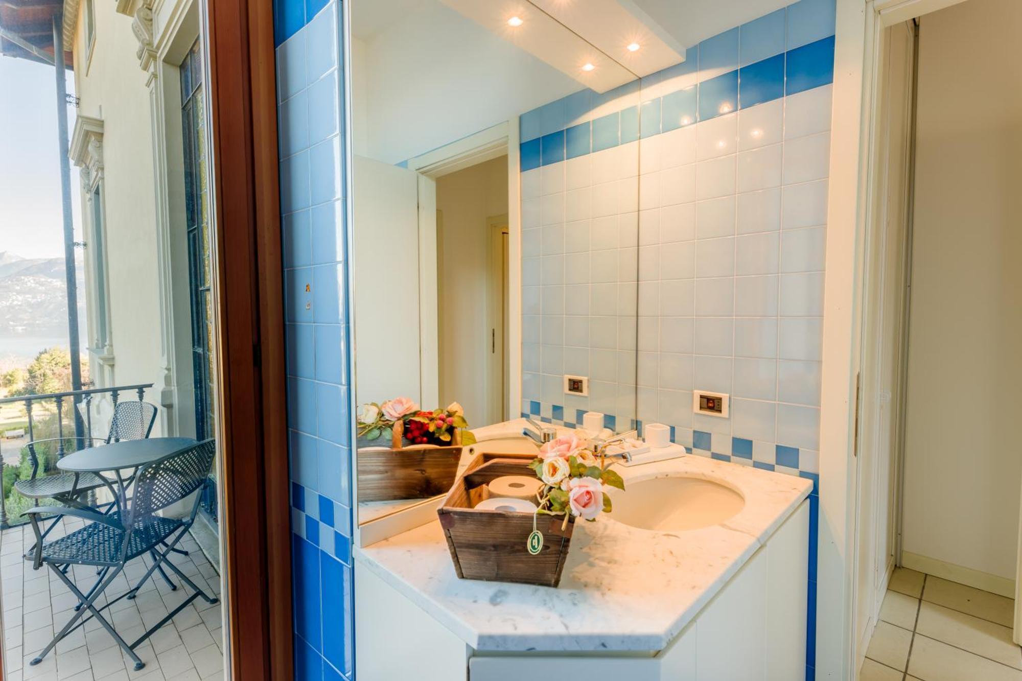 Regal With View And Free Parking Apartment *