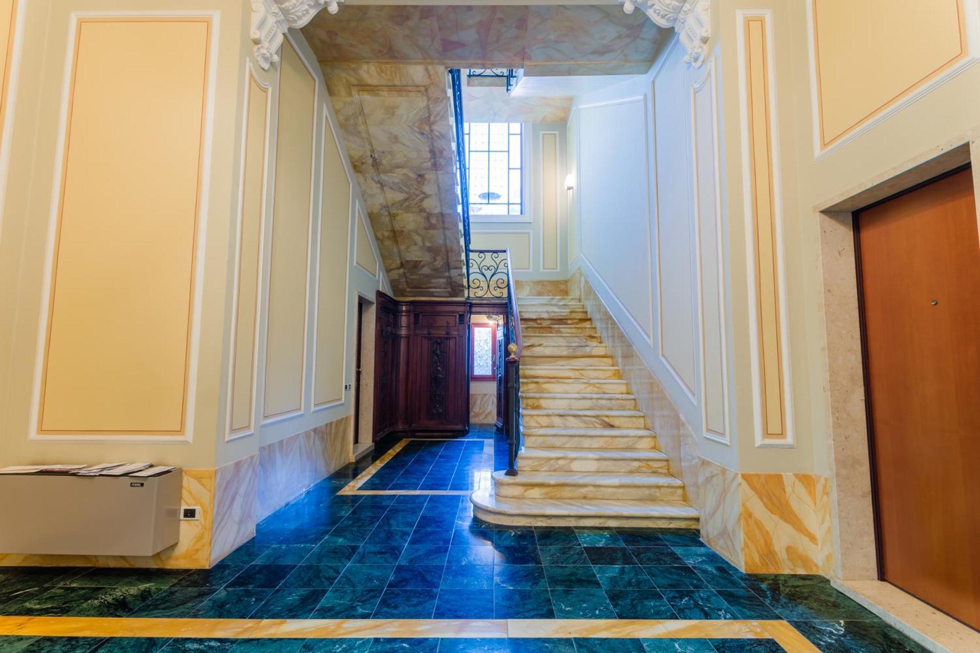 Regal With View And Free Parking Apartment Bellagio